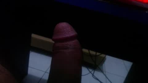 Snapshot of wellingtont chatting on 12-22-25, 04:42 wellingtont online show from 12-22-25, 04:42