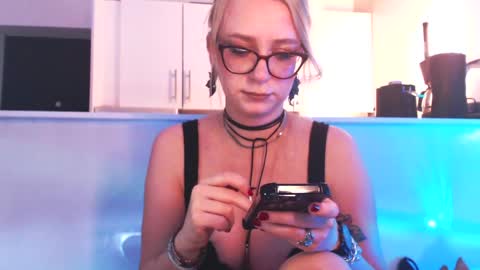 Snapshot of welliza chatting on 05-20-26, 02:18 Liza online show from 05-20-26, 02:18
