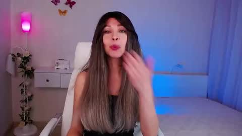 Snapshot of wendifoster chatting on 02-12-26, 07:31 Wendi Foster online show from 02-12-26, 07:31