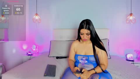 Snapshot of wendolyn_orange69_ chatting on 05-25-26, 02:45 Wendolyn online show from 05-25-26, 02:45