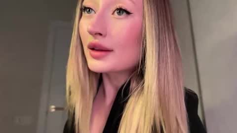 Daisy    online show from 09-13-25, 05:13