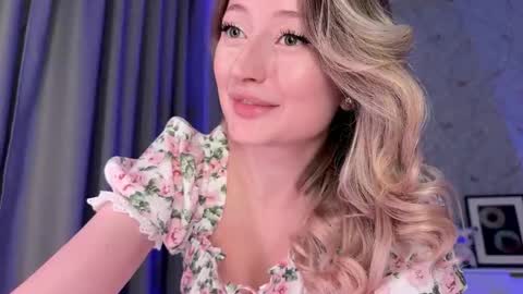 Daisy    online show from 10-20-25, 04:07