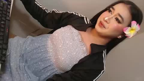 Snapshot of weremeanttobe chatting on 03-08-26, 06:17 andrew online show from 03-08-26, 06:17