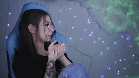 little girl who is always rightLisa online show from 01-22-25, 05:26