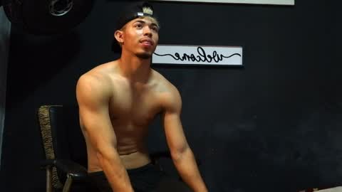 wesley_77 online show from 06-07-26, 06:44