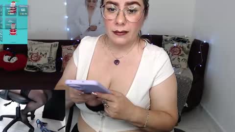 Snapshot of wet_liss chatting on 12-13-24, 12:09 Diva online show from 12-13-24, 12:09