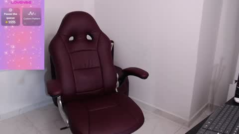 Snapshot of wet_liss chatting on 12-24-24, 01:59 Diva online show from 12-24-24, 01:59