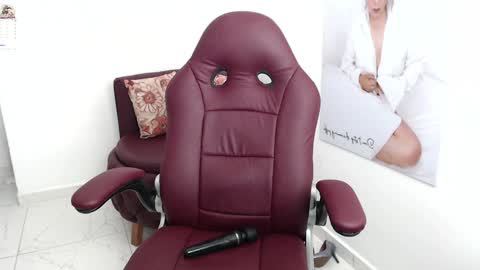 Snapshot of wet_liss chatting on 12-28-24, 10:13 Diva online show from 12-28-24, 10:13