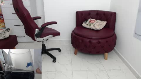 Snapshot of wet_liss chatting on 01-03-25, 01:38 Diva online show from 01-03-25, 01:38