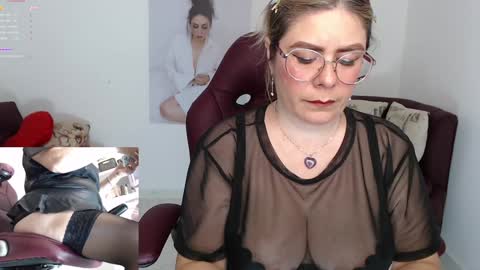 Snapshot of wet_liss chatting on 01-12-25, 12:07 Diva online show from 01-12-25, 12:07