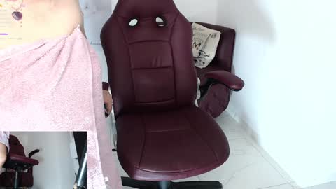 Snapshot of wet_liss chatting on 01-19-25, 11:10 Diva online show from 01-19-25, 11:10