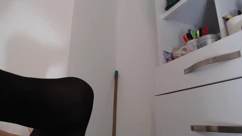 Snapshot of wet_liss chatting on 02-20-25, 12:08 Diva online show from 02-20-25, 12:08