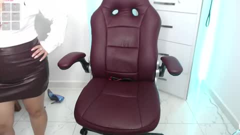 Snapshot of wet_liss chatting on 02-21-25, 09:32 Diva online show from 02-21-25, 09:32