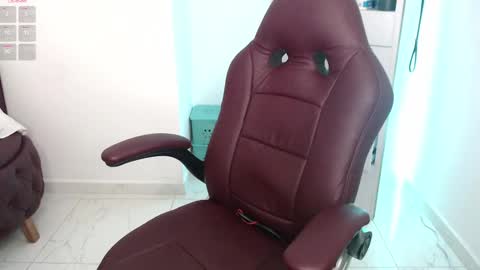 Snapshot of wet_liss chatting on 02-22-25, 12:38 Diva online show from 02-22-25, 12:38