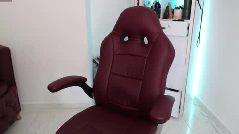 Snapshot of wet_liss chatting on 02-27-25, 11:37 Diva online show from 02-27-25, 11:37