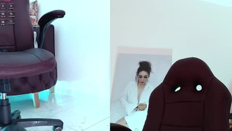 Snapshot of wet_liss chatting on 03-05-25, 01:21 Diva online show from 03-05-25, 01:21