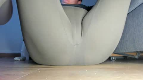 wet_pants2022 online show from 07-25-26, 07:00