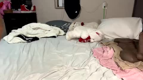 Snapshot of wetcreamerr chatting on 01-12-25, 12:33 SheSquirts online show from 01-12-25, 12:33