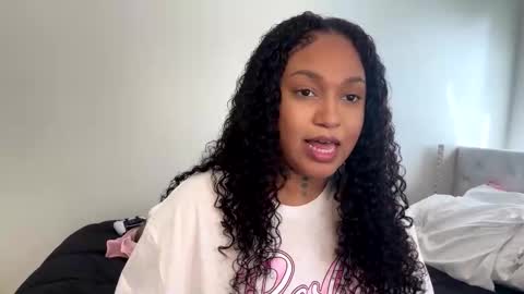 Snapshot of wetcreamerr chatting on 10-02-25, 06:37 SheSquirts online show from 10-02-25, 06:37