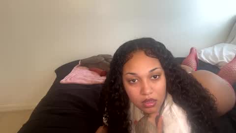 Snapshot of wetcreamerr chatting on 10-06-25, 04:04 SheSquirts online show from 10-06-25, 04:04