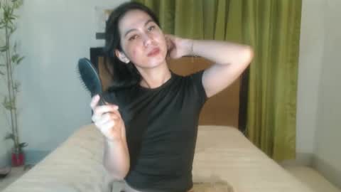 Snapshot of wetcumnaughty69_rihanna chatting on 10-19-25, 10:10 Rihanna online show from 10-19-25, 10:10