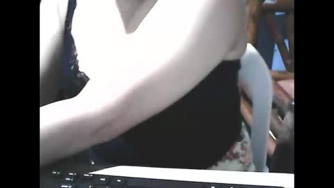 Snapshot of wethornypussy4u chatting on 12-22-25, 01:24 wethornypussy4u online show from 12-22-25, 01:24