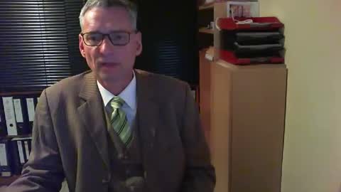 Snapshot of wetsuitedman chatting on 05-01-26, 05:17 Franz online show from 05-01-26, 05:17