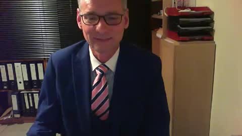 Snapshot of wetsuitedman chatting on 05-19-26, 05:19 Franz online show from 05-19-26, 05:19