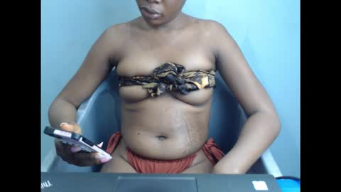 Snapshot of wetxxbabe chatting on 10-11-25, 09:30 wetxxbabe online show from 10-11-25, 09:30