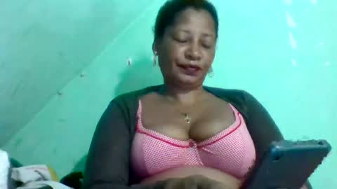Snapshot of wharda chatting on 06-18-26, 10:47 wharda online show from 06-18-26, 10:47