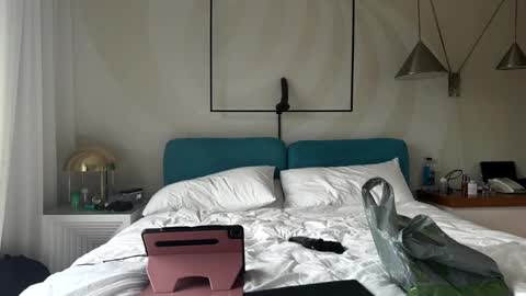 Hot 2 online show from 09-26-25, 09:08