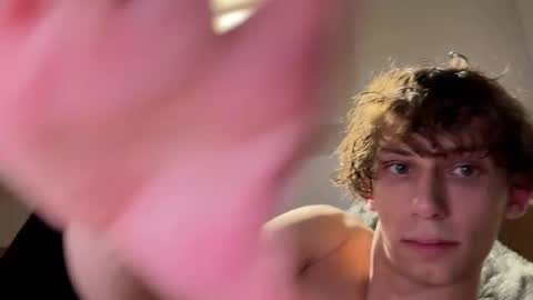 Mia  Please help me to reach 100 thumps up online show from 11-25-25, 07:36