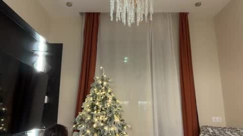 Mia  Please help me to reach 100 thumps up online show from 12-15-25, 10:36