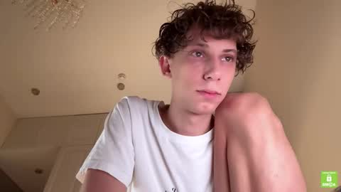 Mia  Please help me to reach 100 thumps up online show from 01-12-26, 04:23