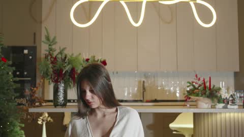 Naomi online show from 12-22-25, 02:19