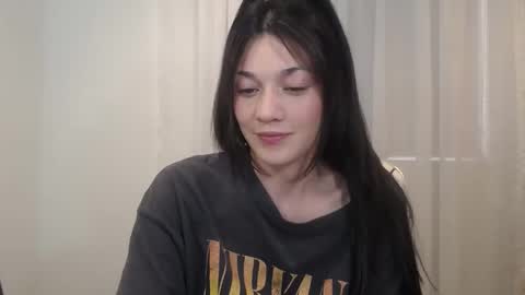 Snapshot of whisperbell chatting on 01-22-25, 10:37 C A R O L online show from 01-22-25, 10:37