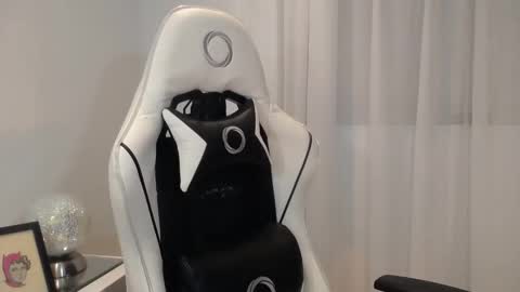 C A R O L  online show from 01-24-25, 11:23