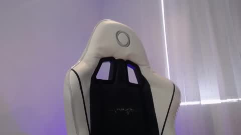 Snapshot of whisperbell chatting on 02-02-25, 04:00 C A R O L online show from 02-02-25, 04:00