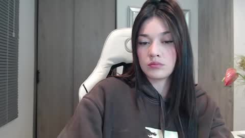 Snapshot of whisperbell chatting on 09-28-25, 09:36 C A R O L online show from 09-28-25, 09:36