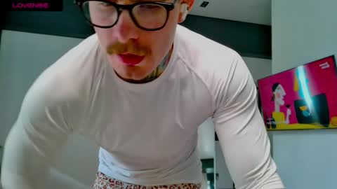 Snapshot of white_king999 chatting on 04-30-26, 12:00 Max online show from 04-30-26, 12:00