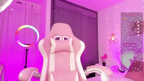 Snapshot of whiteatenea chatting on 02-06-25, 08:18 whiteatenea online show from 02-06-25, 08:18