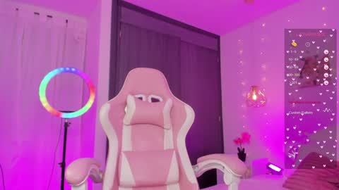 Snapshot of whiteatenea chatting on 02-08-25, 08:09 whiteatenea online show from 02-08-25, 08:09