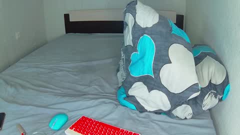 whitebars22 online show from 04-28-26, 05:23