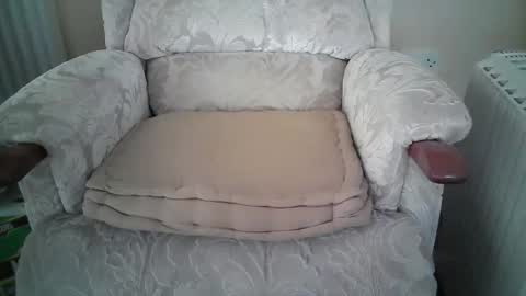 whitebriefs009 online show from 10-17-25, 09:01