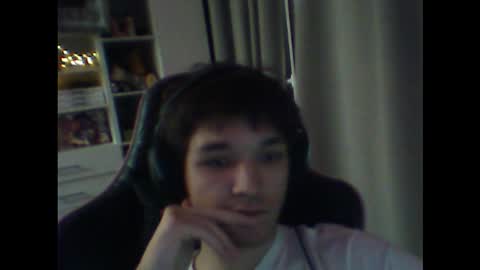 Snapshot of whitekingg chatting on 11-23-25, 01:33 whitekingg online show from 11-23-25, 01:33