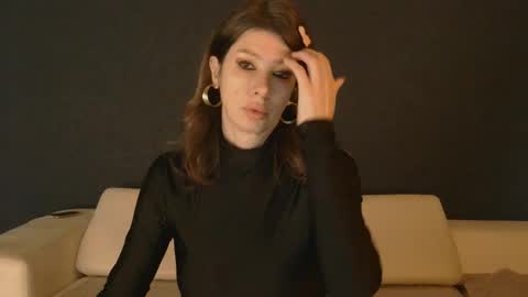 White Queen online show from 11-30-25, 08:18