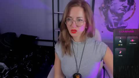 Snapshot of whitneypunnch chatting on 10-28-25, 09:35 whitneypunnch online show from 10-28-25, 09:35