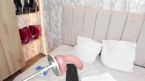 whitneyyfox online show from 09-22-25, 11:07