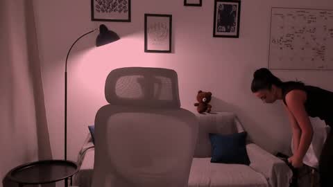 whoislulu online show from 04-22-26, 05:47