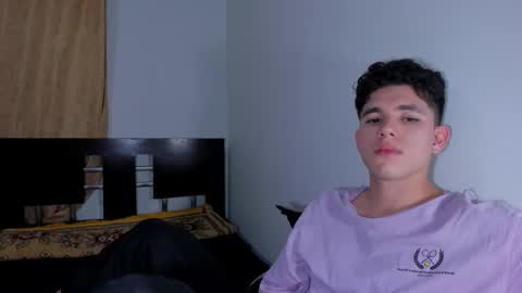 Snapshot of whos_he chatting on 12-01-25, 12:15 whos_he online show from 12-01-25, 12:15